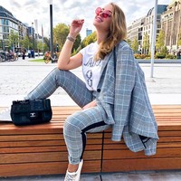 Meski mengaku sangat mencintai Richard, namun Cathy memilih cerai setelah dua tahun menikah. Cathy mencurigai sang suami selingkuh, padahal tidak ada bukti.  Foto: Instagram (@cathy.lugner)