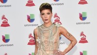 Halsey tampak menawan dan seksi dengan dress dari Jean Paul Gaultier. David Becker/Getty Images for LARAS