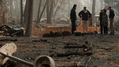 Momen Trump Tinjau Lokasi Pasca Kebakaran di California
