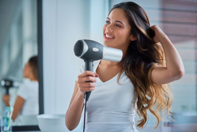Survei yang dilakukan Tresemme di Inggris mencatat, wanita menghabiskan uang USD 50 ribu atau sekitar Rp 729 juta sepanjang hidupnya untuk rambut. Habis buat apa saja sih? Foto: iStock