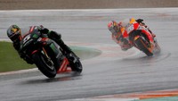 Marquez merebut posisi tiga dari Pol Espargaro pada putaran keempat. Vinales di lain sisi terus turun dan menempati urutan kedelapan, di belakang Rossi. Rins nyaman memimpin dan unggul nyaris satu detik dari Dovizioso di putaran kelima.