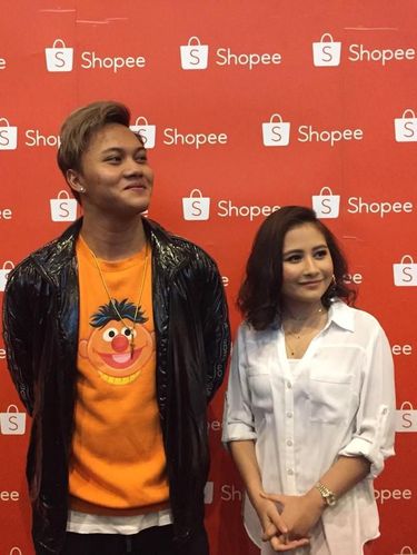 Prilly di perayaan ulang tahun Shopee.