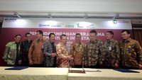 Kredit ini untuk peningkatan layanan dan digitalisasi pelabuhan diharapkan dapat semakin menurunkan biaya logistik nasional.