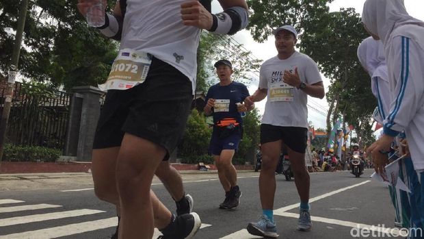 Tanjakan terjal di sepanjang rute tak sedikitpun mengendurkan semangat Kamil.