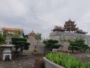 Melihat Patung Seribu Wajah Buddha di Pulau Bintan