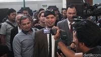 Ada tiga cuitan yang diunggah di akun Twitter Ahmad Dhani, @AHMADDHANIPRAST. Cuitan ini diunggah admin Twitter Ahmad Dhani, Bimo.