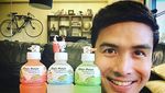 Begini Gaya Christian Bautista Saat Menikmati Es Krimi