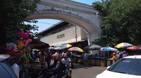 Inilah Pasar Kanoman, sebuah pasar serba ada di Cirebon. Pasar ini menyediakan bahan kebutuhuan sehari-hari sampai oleh-oleh (Sudirman/detikTravel)