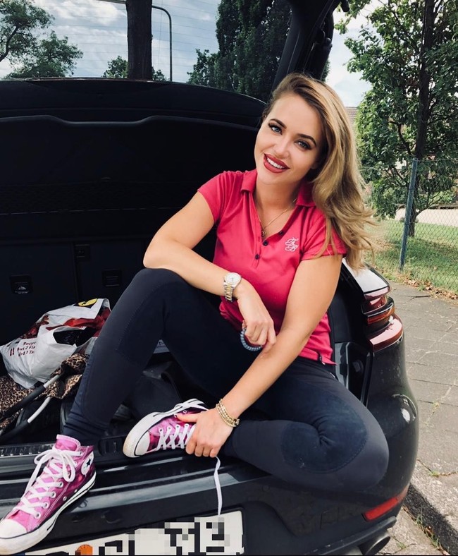 Harta gono-gini dari perceraian tersebut kabarnya bernilai besar. Meski tidak disebutkan nilainya. Kabarnya, Cathy mendapatkan mobil dan rumah.  Foto: Instagram (@cathy.lugner)