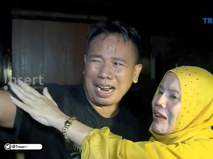 Vicky Prasetyo saat menggrebek rumah Angel Lelga.