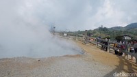 Dulu titik kawahnya berada di dekat pintu masuk, tetapi sekarang sudah pindah. Sehingga akhirnya kawah ini diberi nama Sikidang. (Uje Hartono/detikTravel)