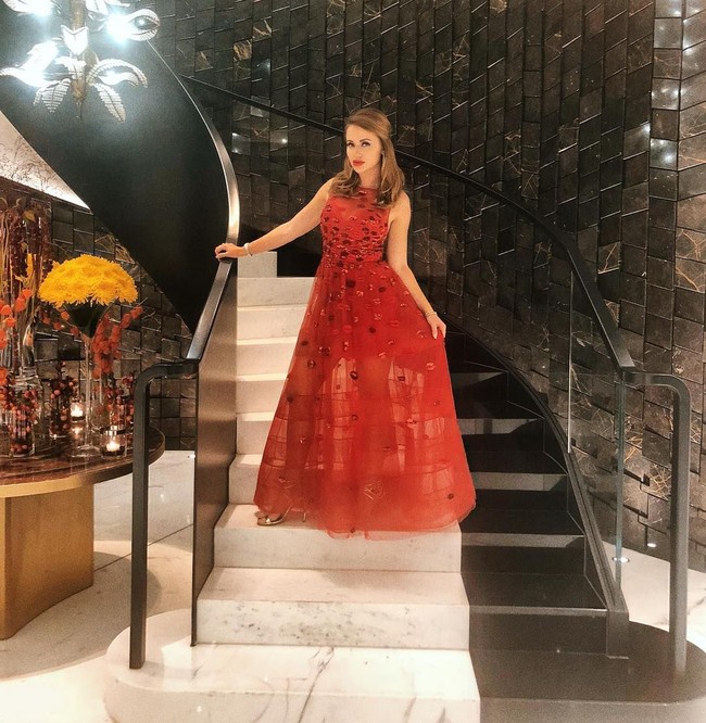 Cathy adalah istri dari pernikahan kelima Richard. Sebelum menikah dengan Cathy, dia sempat ragu akan menikah lagi. Richard mengaku tak mau dibodohi dengan wanita. Wanita itu berbahaya, begitu ungkap pengusaha Austria itu.  Foto: Instagram (@cathy.lugner)