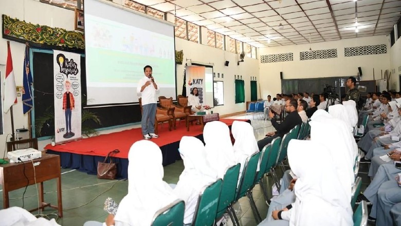 Jadi Guru Dadakan, Rommy Cerita Ancaman Robot Gantikan Kerja Manusia Jadi Guru Dadakan, Rommy Cerita Ancaman Robot Gantikan Kerja Manusia
