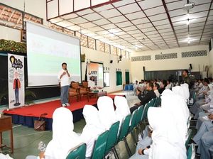 Jadi Guru Dadakan, Rommy Cerita Ancaman Robot Gantikan Kerja Manusia