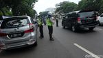 Petugas Gabungan Gelar Razia Pengesahan STNK di Kalibata