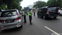 Lokasi razia tepatnya berada di Jalan Taman Makam Pahlawan (TMP) Kalibata, Jakarta Selatan.