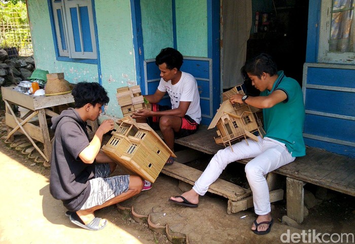 Saat Limbah Bambu  Disulap Jadi Kerajinan  Tangan Bernilai 