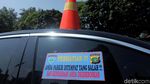Parkir Sembarangan, Ban Mobil Mewah Ini Dikempesin