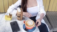 Pemilik wajah blasteran ini juga hobi traveling. Beberapa foto yang ia pamerkan menunjukkan ia sering berkunjung ke beberapa negara untuk plesiran alias jalan-jalan. Foto: instagram @tanayalyssia