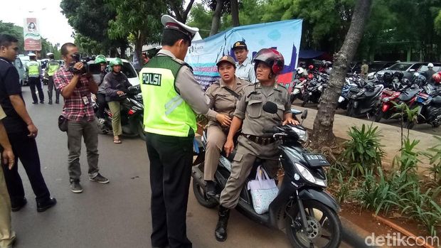4 Juta Kendaraan Belum Bayar Pajak, Polisi-Samsat Razia di Kalibata