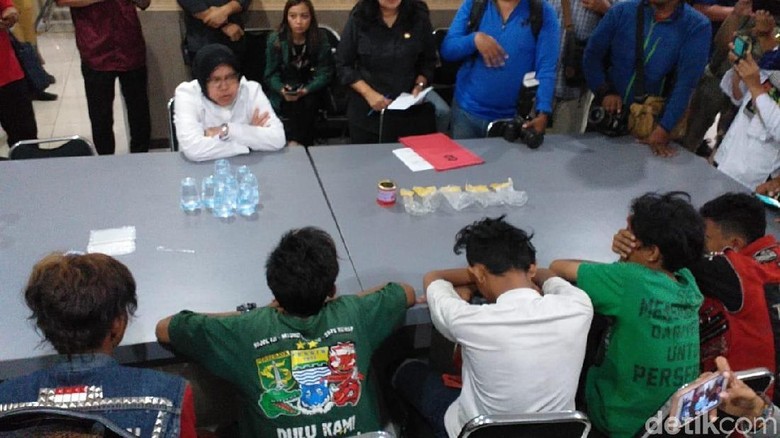 Anak di Surabaya Mabuk Lem, Apa Sih Bahayanya Ngelem? Anak di Surabaya Mabuk Lem, Apa Sih Bahayanya Ngelem?