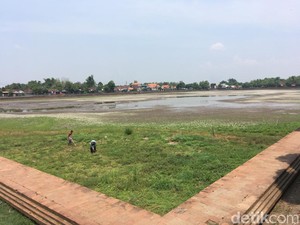 Kolam Segaran Peninggalan Majapahit Kering, Benarkah Ada Piring Emas?