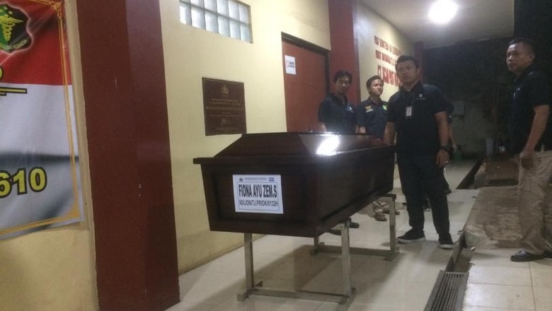 Jenazah Fiona Ayu Zen Korban Lion Air Diserahkan ke Keluarga Jenazah Fiona Ayu Zen Korban Lion Air Diserahkan ke Keluarga
