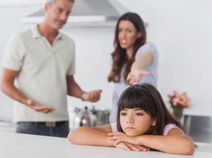 6 Dampak Psikologis Ortu Terlalu Drama bagi Perkembangan Anak