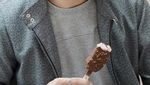 Duh! Manisnya Omar Daniel Saat Minum Kopi dan Makan Es Krim