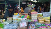 Ada banyak barang yang bisa dibeli, seperti makanan khas Yogyakarta dan beraneka ragam (Usman Hadi/detikTravel)