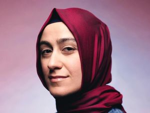 Ini Burcin Mutlu, Hijabers Penemu Galaksi Baru di Alam Semesta