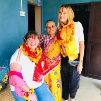 Dikatakan jika dulu Petra hanyalah wanita yang peduli dengan diri sendiri dan kariernya. Namun setelah menjadi korban tsunami, ia lebih banyak menggunakan waktu untuk menolong orang. Kini wanita asal Ceko tersebut telah menjadi seorang filantropis. Foto: Instagram @pnemcova