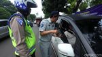 Petugas Gabungan Gelar Razia Pengesahan STNK di Kalibata