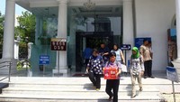 Erasmus menginisiasikan petisi melalui change.org guna meminta Presiden Joko Widodo memberikan amnesti kepada Nuril. Dalam sehari, 80 ribu orang mendukung petisi itu.