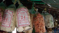 Harganya pun murah, misalnya gapit dan rengginang aneka rasa yang dijual Rp 15 ribu per 250 gram (Sudirman/detikTravel)