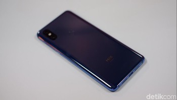 Hal tersebut dimungkinkan karena Mi Mix 3 mengusung konsep slide. Foto: Adi Fida Rahman/detikINET