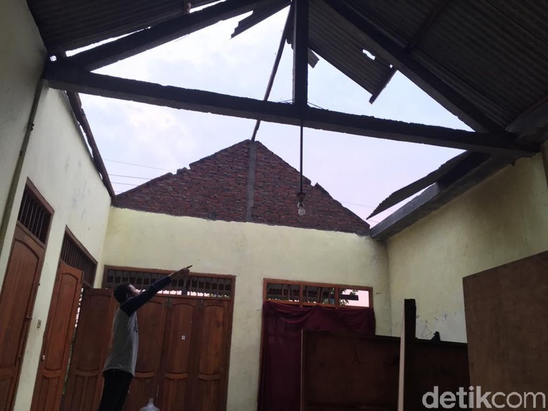 Dua Desa di Mojokerto Diterjang Puting Beliung, 137 Rumah Rusak Dua Desa di Mojokerto Diterjang Puting Beliung, 137 Rumah Rusak