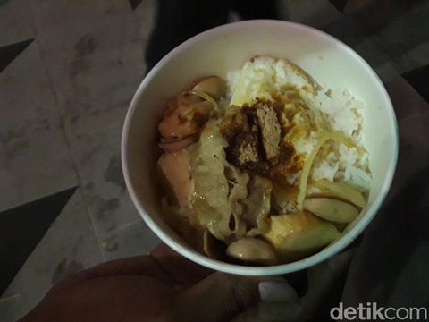Wah! Makan Sego Soge Bukan Hanya Kenyang Tapi Didoakan Kaya Raya