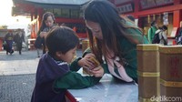 Ada juga nih yang dinamakan Omikuji, yang dipercaya bisa membaca keberuntungan.  (Aisyah Kamalia/detikTravel)