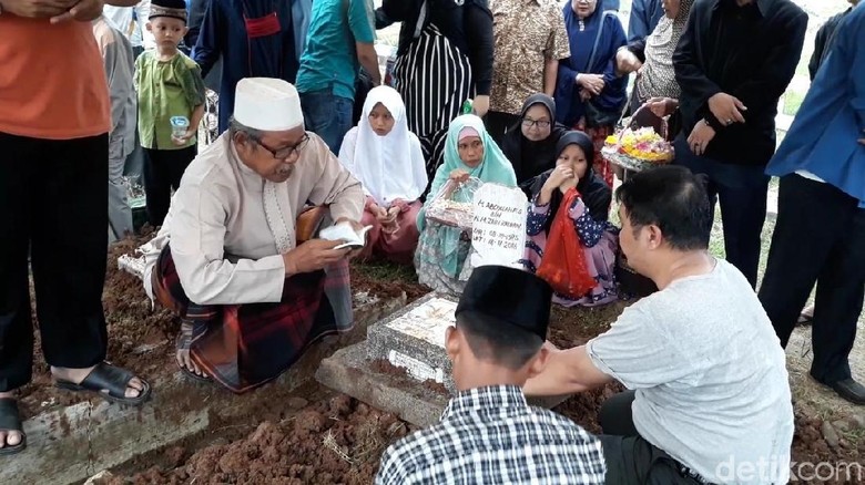 Luka Sajam di Leher Dufi yang Mayatnya Dimasukkan ke Drum Berair Luka Sajam di Leher Dufi yang Mayatnya Dimasukkan ke Drum Berair