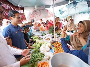 Kunjungi Jawa Tengah, Sandiaga Uno Blusukan ke Pasar hingga Minum Jamu