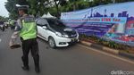 Petugas Gabungan Gelar Razia Pengesahan STNK di Kalibata