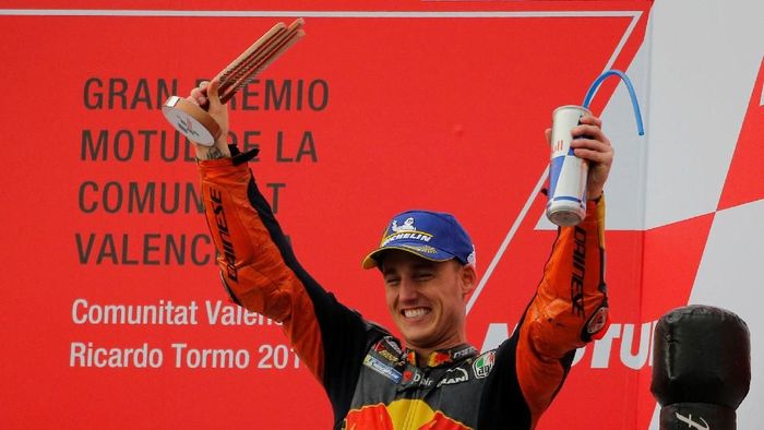 Pol Espargaro MotoGP - Valencian Grand Prix - Circuit Ricardo Tormo, Valencia, Spain - November 18, 2018 Red Bull KTM Factory Racings Pol Espargaro celebrates third place in the race REUTERS/Heino Kalis