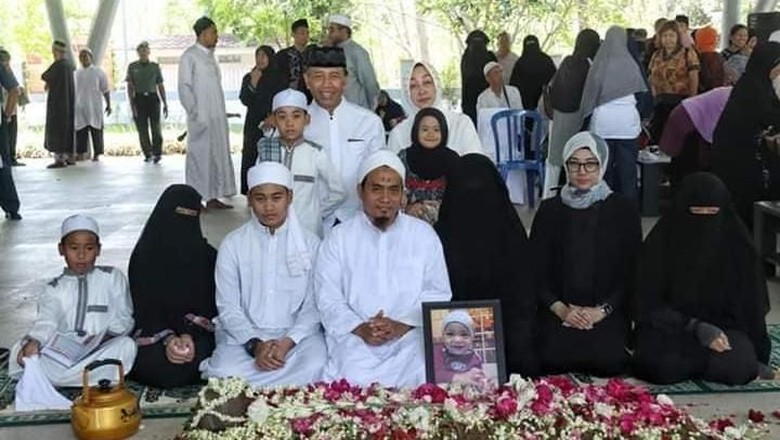 Wiranto Angkat Bicara soal Viral Foto Keluarganya Bercadar Wiranto Angkat Bicara soal Viral Foto Keluarganya Bercadar