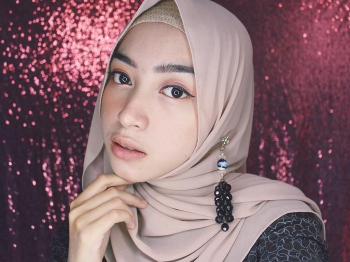 Cara Memakai Jilbab Pashmina Bahan Ceruti