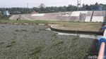 Bendungan Gerak di Bojonegoro Dipenuhi Eceng Gondok