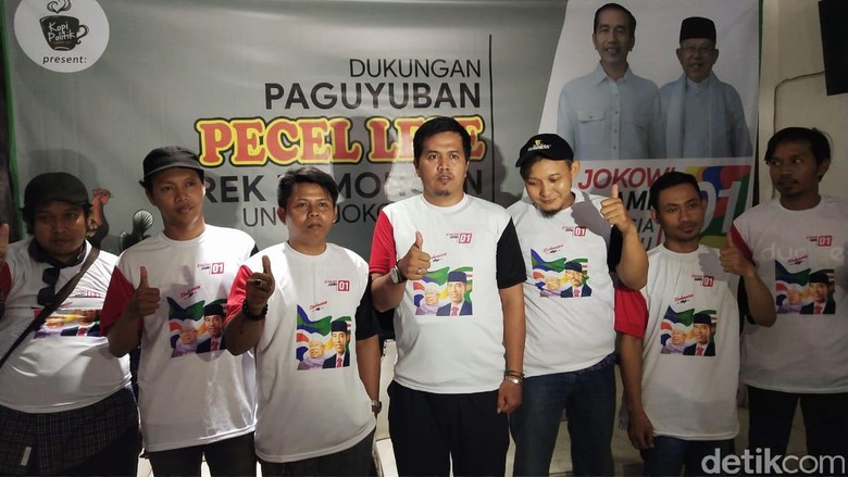 Paguyuban Pecel Lele Lamongan Deklarasi Dukung Jokowi-Maruf Amin Paguyuban Pecel Lele Lamongan Deklarasi Dukung Jokowi-Maruf Amin