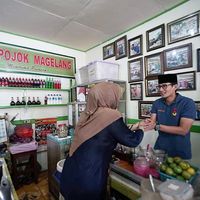 Kunjungi Jawa Tengah, Sandiaga Uno Blusukan ke Pasar hingga Minum Jamu
