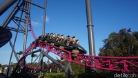 detikTravel mencoba DC Rivals Hypercoaster, roller coaster tercepat di Bumi bagian selatan. Wahana yang satu ini dijamin bikin jantung hampir mau copot (Melisa Mailoa/detikTravel)
