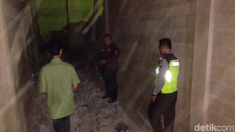 Satu Orang Meninggal Akibat Puting Beliung di Sidoarjo Satu Orang Meninggal Akibat Puting Beliung di Sidoarjo